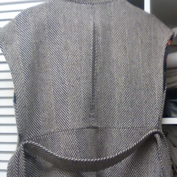 Vest - Picture 3 of 3